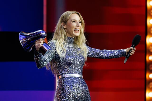 Auch wenn es bereits die 5. Auszeichnung ist: große Freude bei Melissa Naschenweng. | Foto: FLORIAN WIESER / APA / picturedesk.com