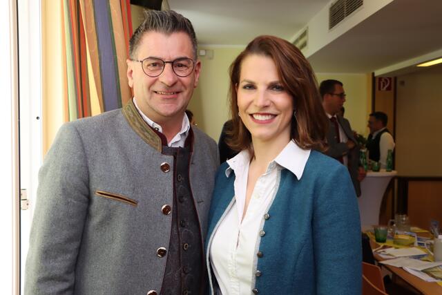 Eggerdings Bgm. Chrtistian Gallhammer mit Karoline Edtstadler.