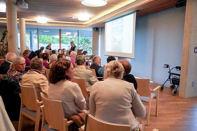 Viele interessierte Bürgerinnen und Bürger kamen zur Präsentation der Festchronik.