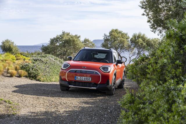 Minis erster rein elektrisch angetriebener Crossover heißt Aceman und kommt im Oktober nach Österreich. | Foto: Mini
