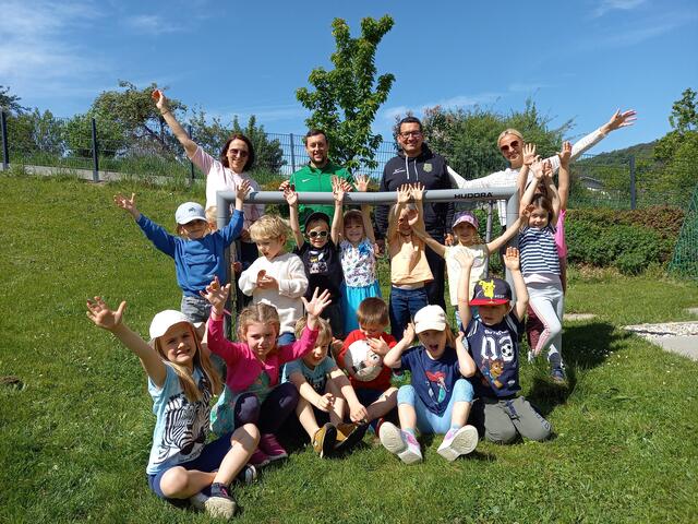  SV Leiben spendet ein neues Fußballtor für Kindergarten - Melk 