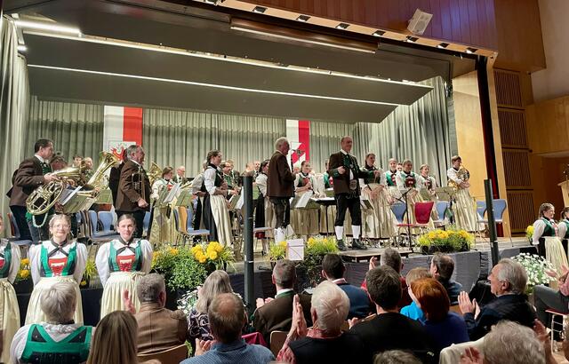Die Musikkapelle Fulpmes präsentierte unter dem Motto „Kontrastreich“ ihr alljährliches Frühjahrskonzert. | Foto: Michaela Mair