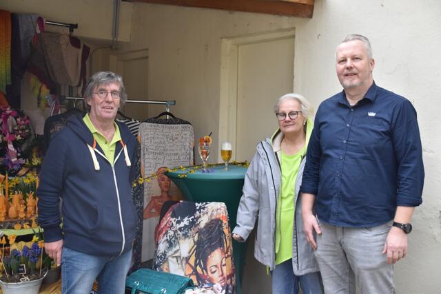 Das Team rund um Silvia Kubicek richtet den Frühlingsmarkt "Mailüfterl" aus. | Foto: Pufler