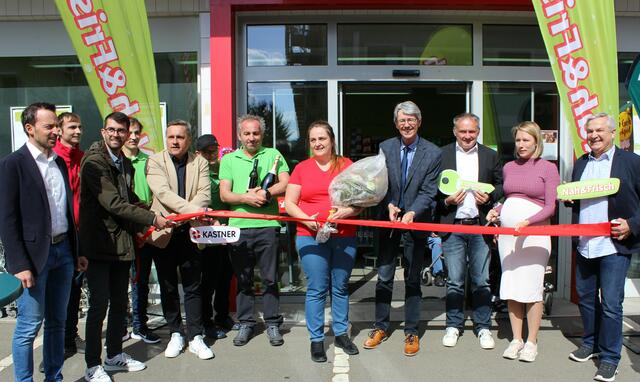 Die neue Geschäftsführerin Tanja Ornik (M.) eröffnete mit den Ehrengästen die Filiale.  | Foto: Marktgemeinde Mettersdorf