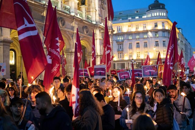 Der Fackelzug der sozialistischen Jugend findet am 30. April statt und setzt ein klares Zeichen gegen Rassismus.  | Foto: fz23_sarah/SJÖ Presse