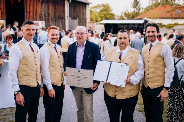 Bezirksobmann Johann Lippitsch, Kapellmeister Bernhard Müller, Bürgermeister Johann Laa, Obmann Hermann Ernst, Obmann Stv. Tobias Müller
 | Foto: PhoTobi