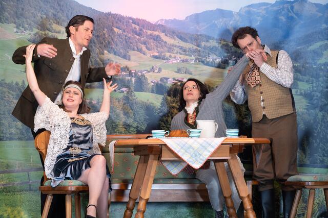 Das Lastkrafttheater kommt mit der Komödie "Das Konzert" in den Stadtpark Atzgersdorf.  | Foto: anwora.com