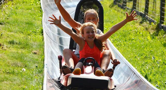 Ca. 136.000 Fahrten verbuchte die Sommerrodelbahn Koglhof im letzten Jahr. | Foto: Almenland/Kandlbauer