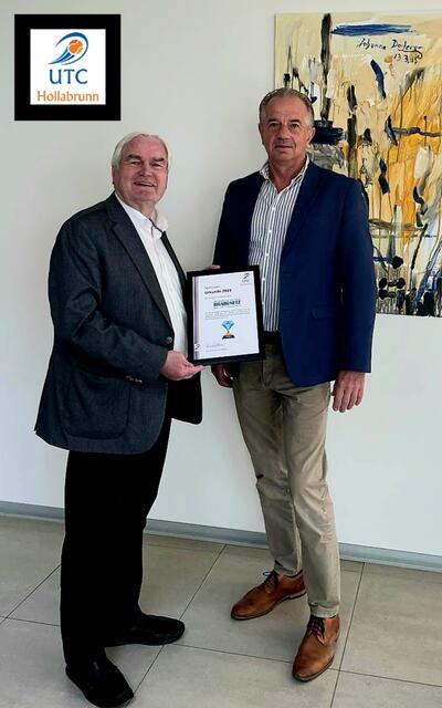 Obmann Manfred Zahlbruckner mit Sponsor Hans Brabenetz | Foto: UTC Hollabrunn