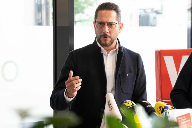 „Die Junior Skills bieten jungen Talenten wie Anna Lea Hausberger eine Plattform, um ihr Können zu zeigen und sich weiterzuentwickeln. Solche Events fördern den heimischen Nachwuchs und begeistern dazu eine Karriere in der Tourismusbranche weiter zu verfolgen. Das lindert langfristig auch den Fachkräftemangel“, so Alois Rainer, Spartenobmann Tourismus und Freizeitwirtschaft. | Foto: WK Tirol / Die Fotografen