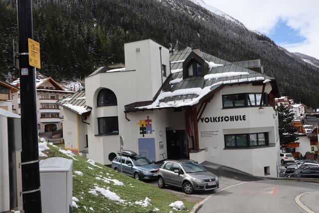 Die Kinder werden in den Volksschule in Ischgl (Bild) und Mathon unterrichtet.  | Foto: Seelos