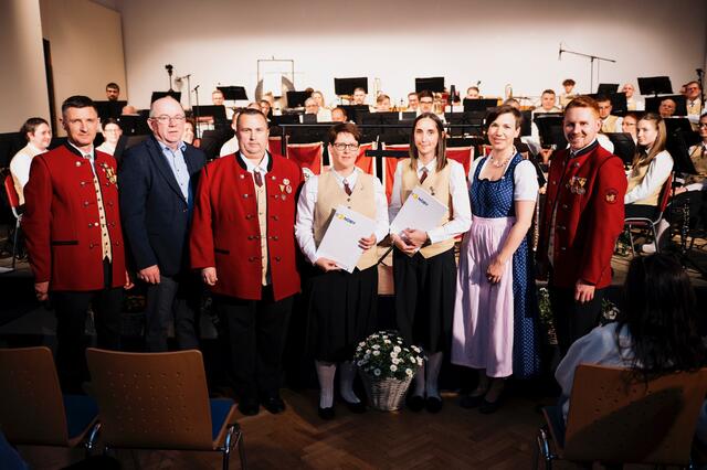 Ehrzeichen für besondere Verdienste, vlnr: Johann Lippitsch, Johann Laa, Hermann Ernst, Roswitha Schnitzer, Teresa Rössler, Martina Kral, Bernhard Müller | Foto: PhoTobi