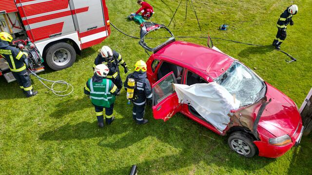 Die Feuerwehr beübten u.a. einen Verkehrsunfall. | Foto: Bezirksfeuerwehrkommando Oberwart/Alexander Flaschberger