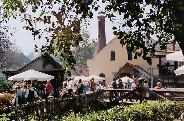 Im Sensenmuseum Deutschfeistritz lädt man bei verschiedenen Veranstaltungen zur Zeitreise. Auch in der Walpurgisnacht erweckt man Mythen und Legenden zum Leben.  | Foto: Privat