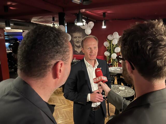 Viele Interviews für den neuen Bürgermeister | Foto: BezirksBlätter