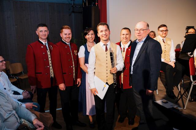 Ehrung Alexander Hartl, vlnr: Johann Lippitsch, Bernhard Müller, Martina Kral, Alexander Hartl, Hermann Enrst, Johann Laa
 | Foto: PhoTobi