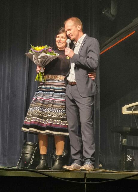 Valentina und Johannes Anzengruber auf der Bühne | Foto: BezirksBlätter