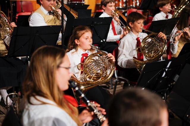 Auch die Jungmusiker gaben ihr bestes und begeisterten das Publikum.
 | Foto: PhoTobi