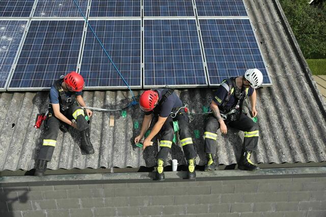 Dachdecker erhalten plus 7,70 Prozent mehr Lohn. | Foto: FF/Zeiler