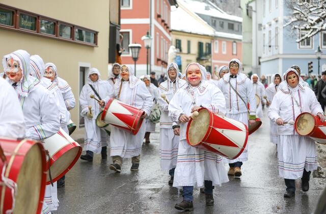 Die Trommelweiber gehören nicht nur beim Ausseer Fasching zum Inventar, sondern auch beim immateriellen Kulturerbe der Steiermark. | Foto: ausseerland.at/Martin Huber