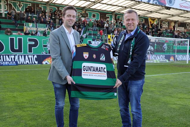 SVR-Präsident Thomas Gahleitner und Guntamatic-Chef Günther Huemer. | Foto: SVR/Schröckelsberger