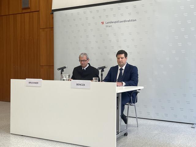 Martin Bencza von Landeskriminalamt Wien erklärt, dass sechs Täter noch strafmündig seien. | Foto: Johannes Reiterits/RMW