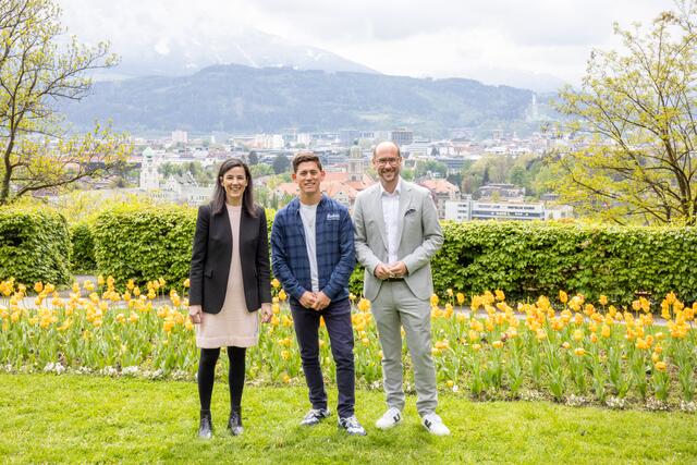 v.l. Ingrid Schneider (Geschäftsführerin des Verbandes der Tiroler Tourismusverbände), Raphael Chrysochoidis (TVB Seefeld) und Mario Gerber (Landesrat für Wirtschaft, Tourismus und Digitalisierung) | Foto: Verband der Tiroler Tourismusverbände / Lechner