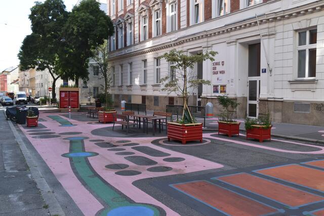 So sieht der Bereich der Schule Herzgasse derzeit aus. Bis Ende 2025 soll dieser Bereich fertiggestellt werden. | Foto: Pufler