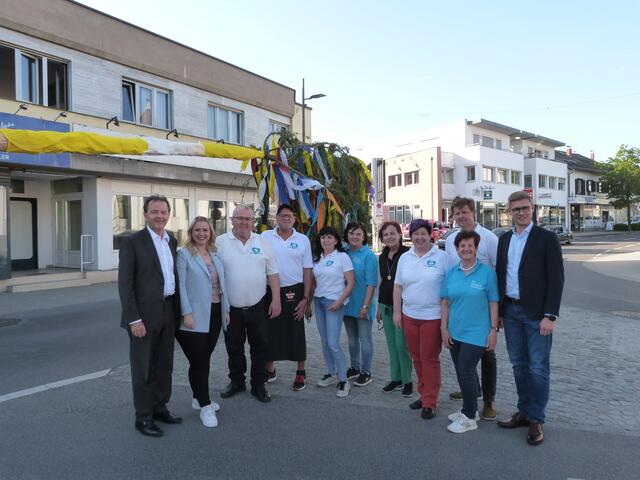 Ein Zeichen der Gemeinschaft - beim Maibaumstellen in Oberpullendorf. 