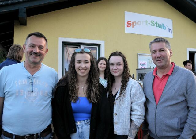 Obman Gerhard Rosian und SR Andi Unterrieder mit Elisa Mößlacher und Carmen Milachowski