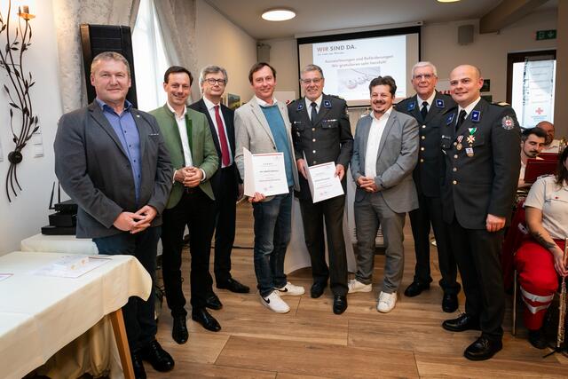 Beförderungen gab es für den Bürgermeister der Marktgemeinde Übelbach Markus Windisch sowie den Bezirksstellenleiter a.D. Günter Pichlbauer | Foto: Rotes Kreuz | J. Brunner