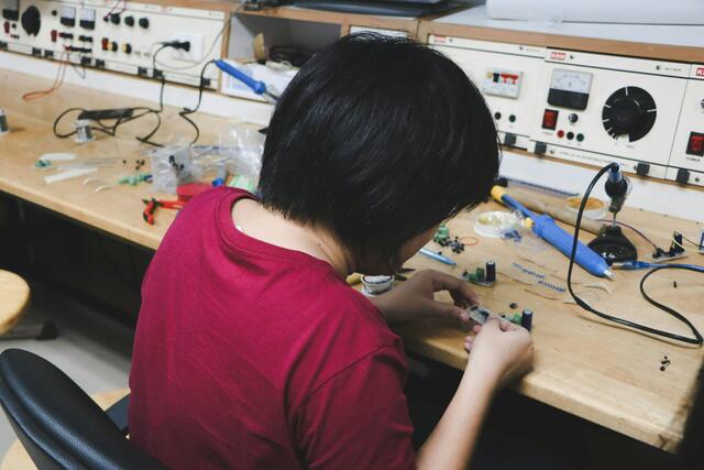 Mädchen erhielten an der Technischen Universität einen exklusiven Einblick in technische Berufe.  | Foto: Pim Chu auf Unsplash