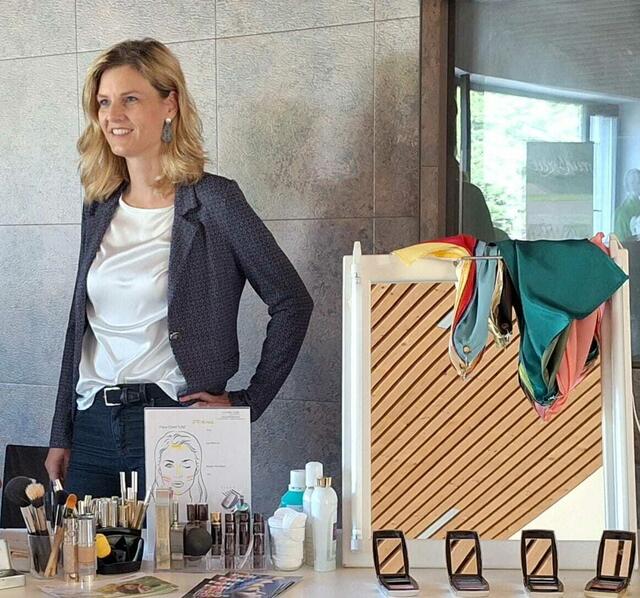 Stilberaterin Claudia Weyrer aus Amstetten bot nach ihrem Vortrag auch persönliche Gespräche an. | Foto: Gesunde Gemeinde Gaflenz