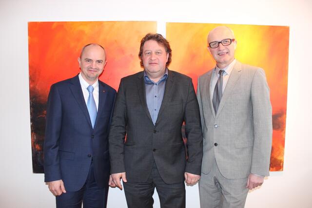 Heinz Josef Zitz (li.) übergibt an Alfred Lehner (Mitte). | Foto: LSR Burgenland