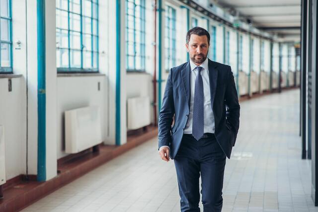 Der 1. Mai, der Tag der Arbeit, gilt in der Sozialdemokratie als höchster Feiertag. So gibt es einige Veranstaltungen der SPÖ Tirol am kommenden Mittwoch. Auf dem Foto: SPÖ Tirol Landesparteiobmann Dornauer. | Foto: MecGreenie