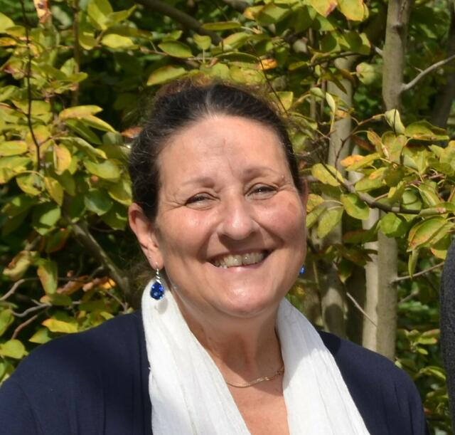 Demenzexpertin Andrea Goldemund moderiert die Gruppe. | Foto: Gut leben mit Demenz