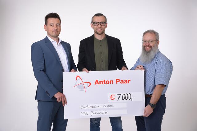 Große Freude: Mit 7.000 Euro unterstützt Anton Paar Austria die Suchtberatung in der Region Murtal/Obersteiermark: Robert Hammer (GF Anton Paar Austria), Kamil Kaminski (GF Suchtberatung Obersteiermark), Gregor Hoffmann (GF PSN Psychosoziales Netzwerk gemn. GmbH) (v.l.) | Foto: Foto Freisinger