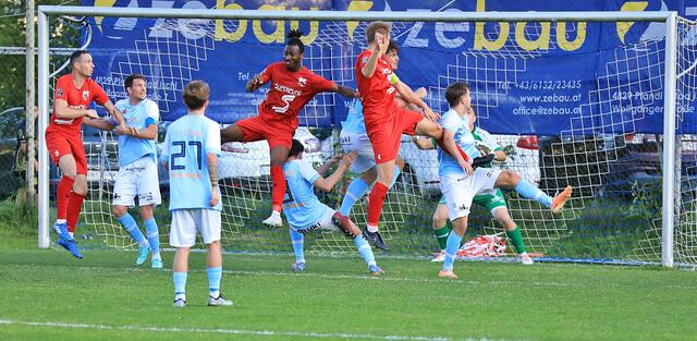 Hart umkämpftes Match zwischen Bad Ischl und Oedt. | Foto: Hörmandinger
