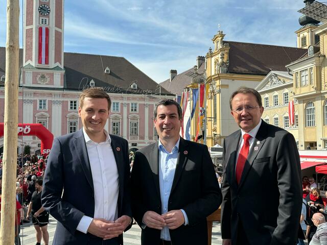 SPÖ NÖ-Landesparteivors. und Kontroll-Landesrat Sven Hergovich, MEP Günther Sidl und Bgm. Matthias Stadler. | Foto: SPÖ NÖ