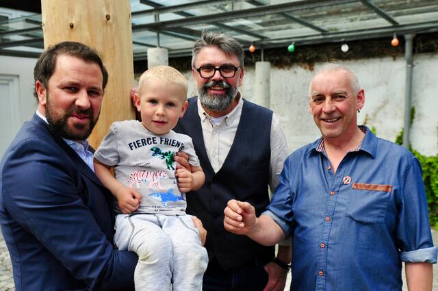 Am 1. Mai präsent: Georg Dornauer mit jugendlicher Begleitung, Thomas Larl und Andreas Jenewein.