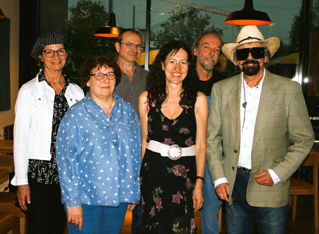 Die Künstler/innen-Runde