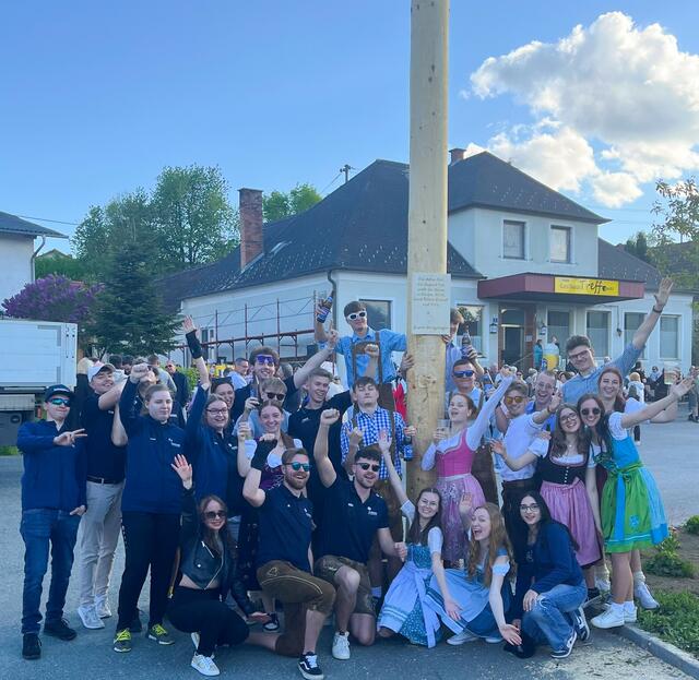 Die Jugend Buchschachen feierte ihren Maibaum. | Foto: Jugend Buchschachen