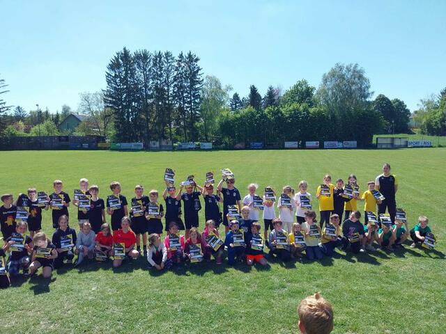 Gruppenfoto der Volksschul-Teams | Foto: Fenböck