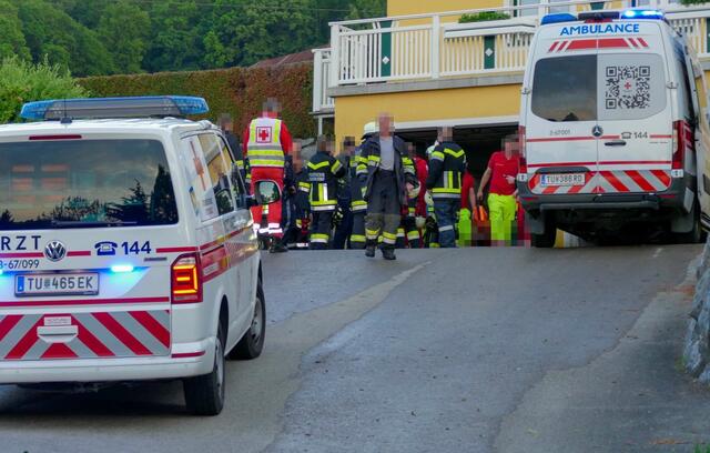Die schwer verletzte Person wurde mit dem Rettungshubschrauber nach Wien in ein Klinikum gebracht. | Foto: DOKU NÖ