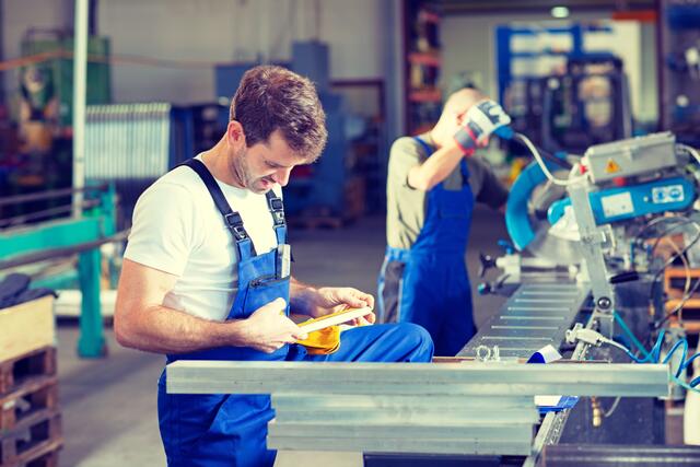 Die meisten Arbeitslosen gibt es derzeit im Bereich der Herstellung von Waren, gefolgt vom Handel.