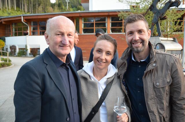 Weltmeister Andreas Prommegger und Ehefrau Susanne mit Hans Müller ((v.re.). | Foto: Maria Astner