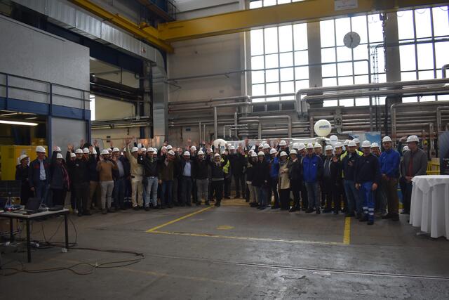 Alle Beteiligten feierten kürzlich die Auslieferung des 100. A03-Generators der Andritz Weiz. | Foto: ANDRITZ HYDRO GmbH