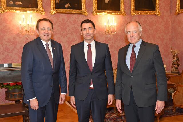 Bürgermeister Matthias Stadler, Botschafter Jozef Polakovic und Honorarkonsul Veit Schmid-Schmidsfelden. | Foto: Josef Vorlaufer