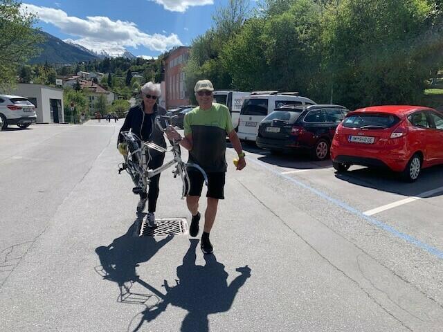 Sogar ein kaputtes Fahrrad wurde am Wegesrand gefunden.