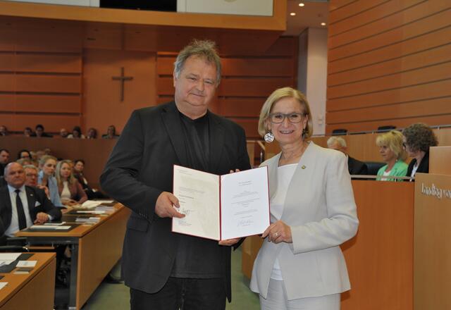 Michael Fichtenbaum mit Landeshauptfrau Johanna Mikl-Leitner.  | Foto: zVg